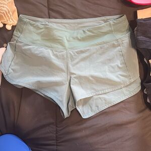 Lulu lemon size 4 short